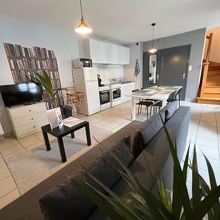 Ferienwohnung T3 50M2 Lumineux Proche Mairie - Plein Centre Carhaix-Plouguer Exterior foto